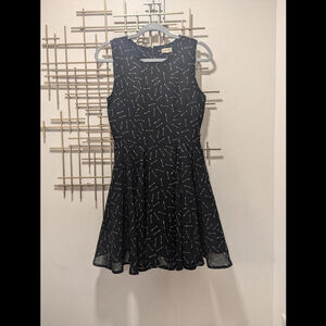 Maison Jules Novelty Arrow Print Black Fit & Flare Dress Sz 8 Sleeveless Chiffon